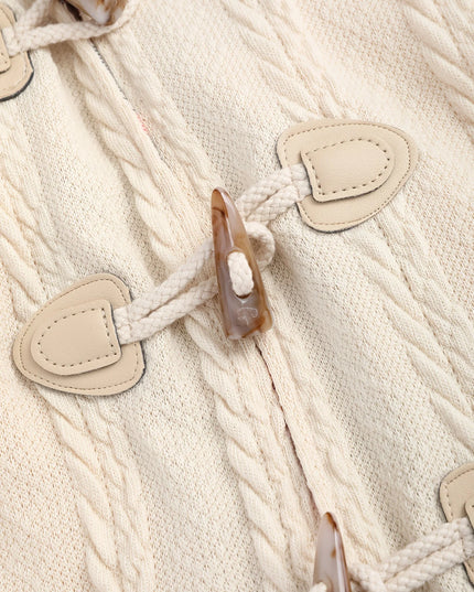 Cremefarbener Strickmantel, Rückansicht, knielange Länge