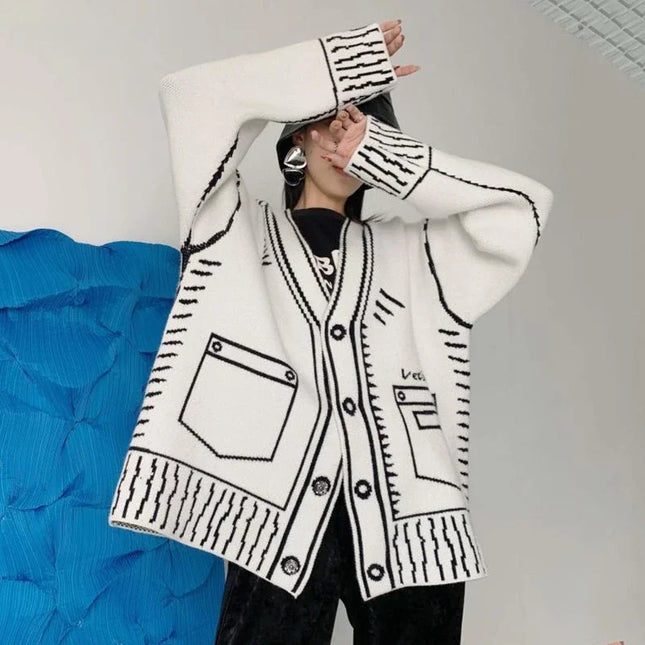 Schwarzer Strickmantel im Oversize-Schnitt, Seitenansicht