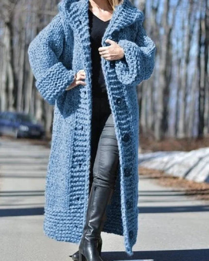 Blauer Strickmantel mit Kapuze Grobstrick, Vorderansicht, knielang
