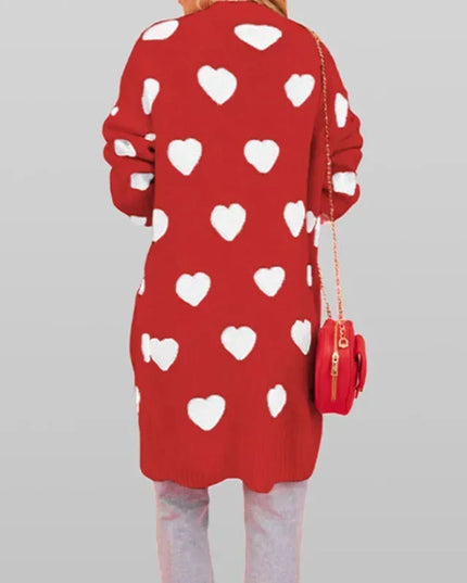 Roter Strickmantel von der Seite mit aufgesetzter Tasche