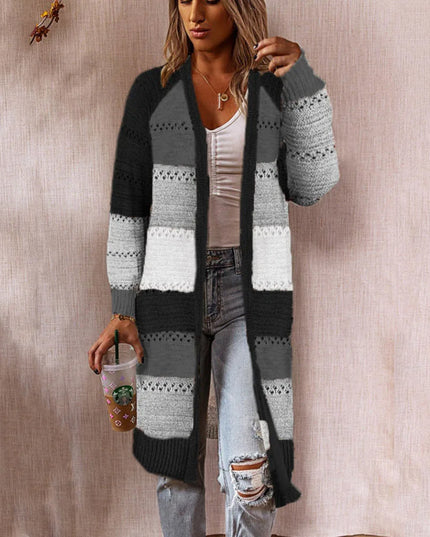 Schwarzer Strickmantel gestreift mit Colorblock und Lochmuster