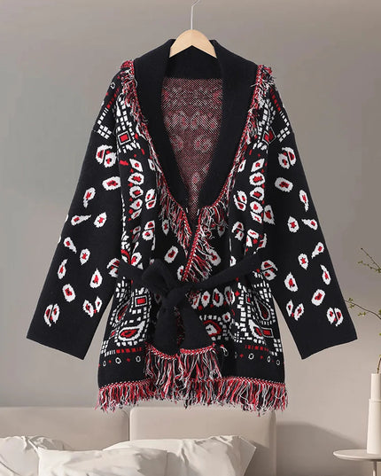 Rosa Strickmantel mit Paisley-Jacquard Muster Nahaufnahme