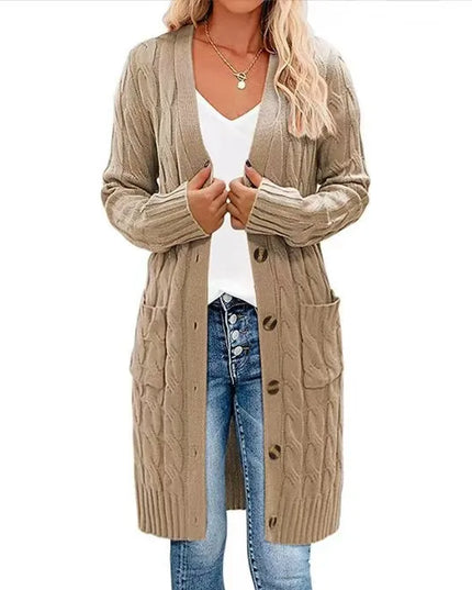 Camelfarbener Strickmantel mit Zopfmuster, V-Ausschnitt und Knopfleiste