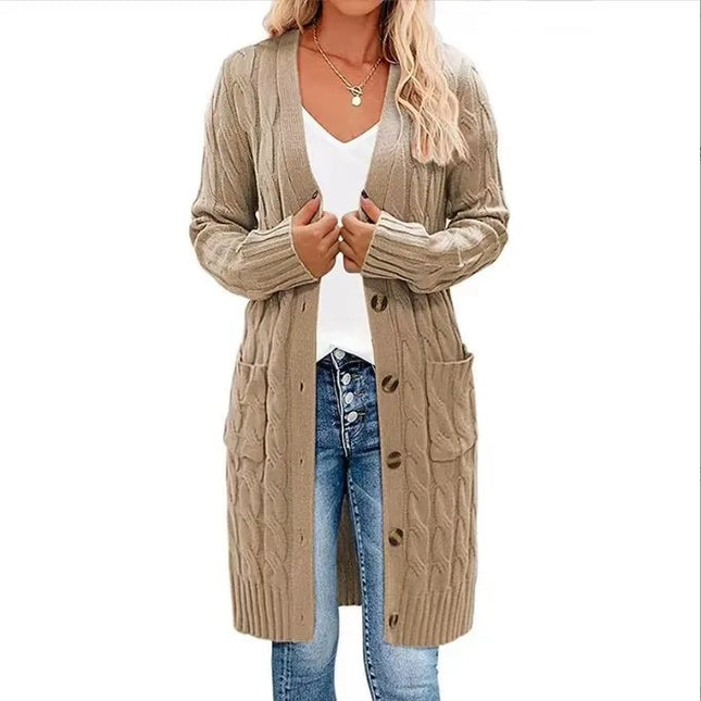Camelfarbener Strickmantel mit Zopfmuster, V-Ausschnitt und Knopfleiste