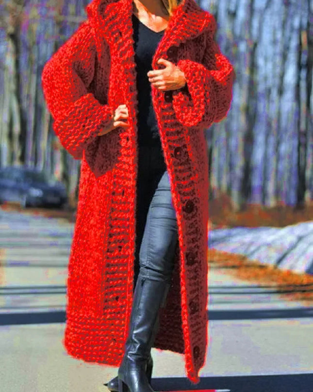 Roter Strickmantel mit Kapuze und Knopfleiste