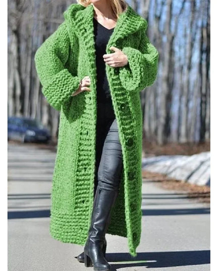 Rückansicht des grauen Kapuzen Stricktmantels mit Kapuze