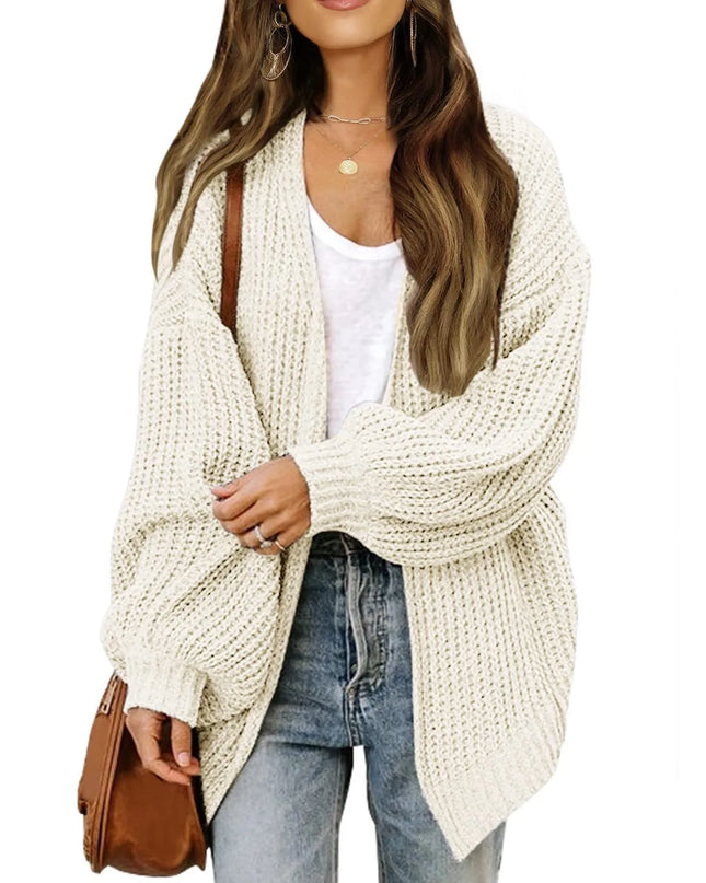 Cremefarbener Oversize Strickmantel mit Ballonärmeln vorne