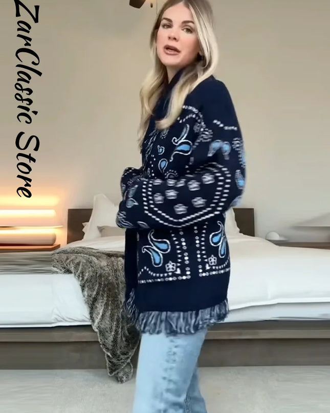 Schalkragen und Bindegürtel am Strickmantel