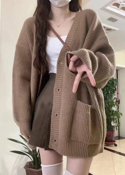 Taupefarbener Oversize Strickmantel mit Taschen, Vorderansicht