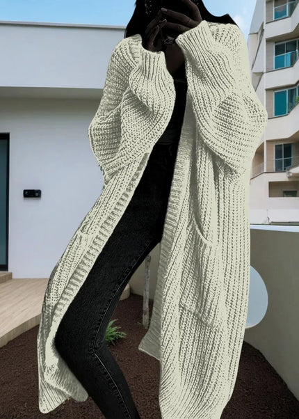 Cremefarbener Oversize Strickmantel Grobstrick mit Taschen, Frontansicht