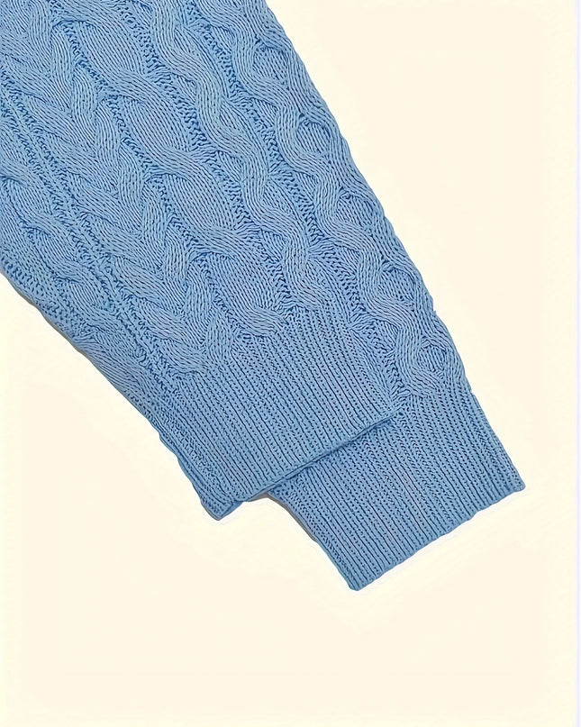 Strickmantel hellblau mit Knopfleiste offen getragen