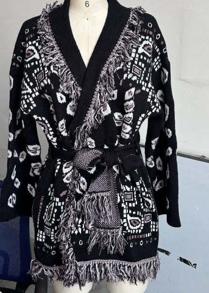 Kimono Strickmantel Schwarz Weiß mit Fransen, Vorderansicht