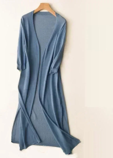 Blauer leichter Strickmantel lang von vorne, bodenlang, offener Feinstrick