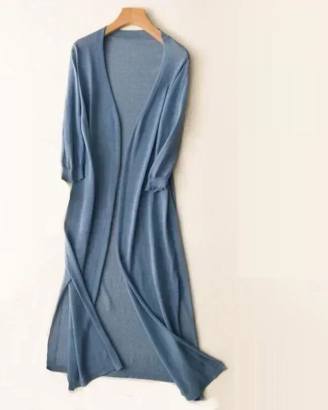 Blauer leichter Strickmantel lang von vorne, bodenlang, offener Feinstrick