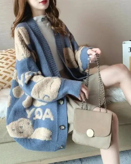 Blauer Strickmantel mit Bären Print in Oversize-Passform