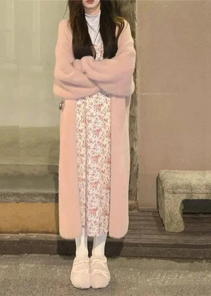 Rosa flauschiger Strickmantel Oversize in Ganzansicht