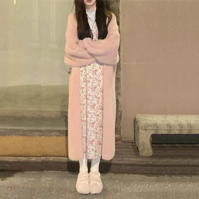 Rosa flauschiger Strickmantel Oversize in Ganzansicht