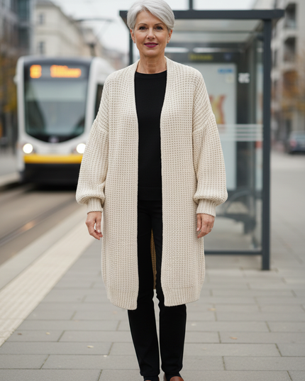 Cremefarbener Oversize Strickmantel mit Ballonärmeln - Ansicht 1