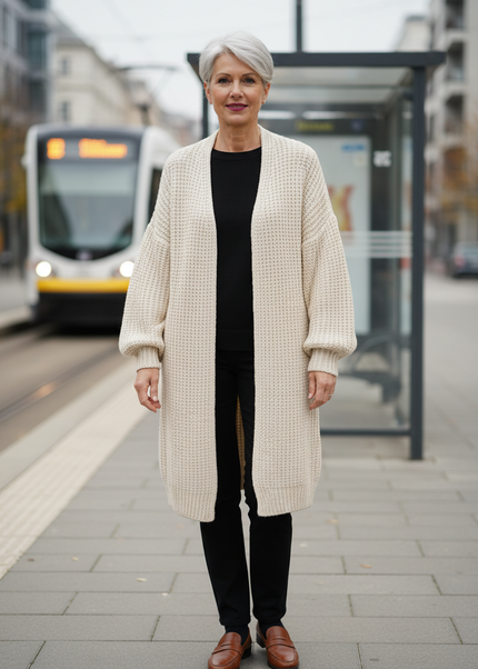 Cremefarbener Oversize Strickmantel mit Ballonärmeln - Ansicht 1