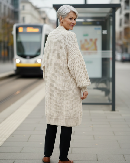 Cremefarbener Oversize Strickmantel mit Ballonärmeln - Ansicht 2