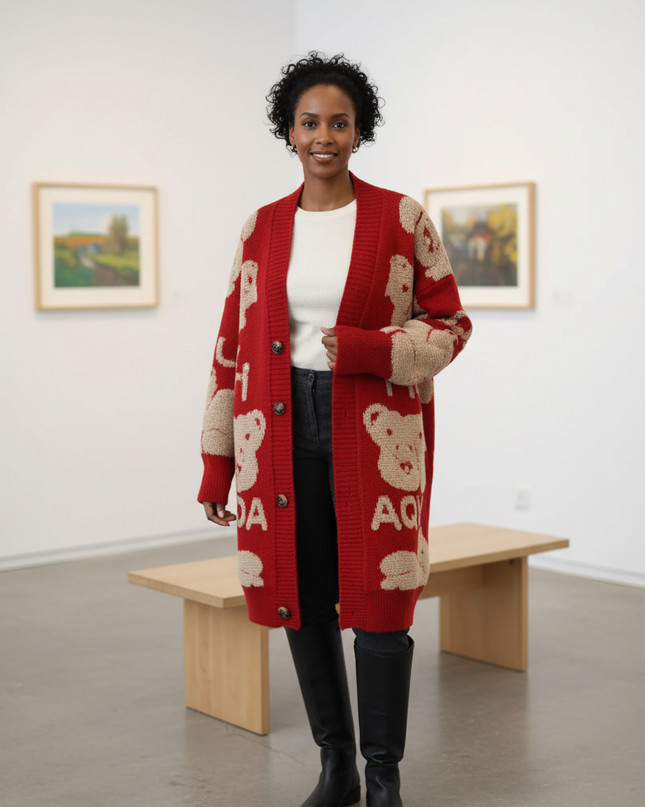 Roter Strickmantel mit Bären Print - Oversize & Knopfleiste - Ansicht 1
