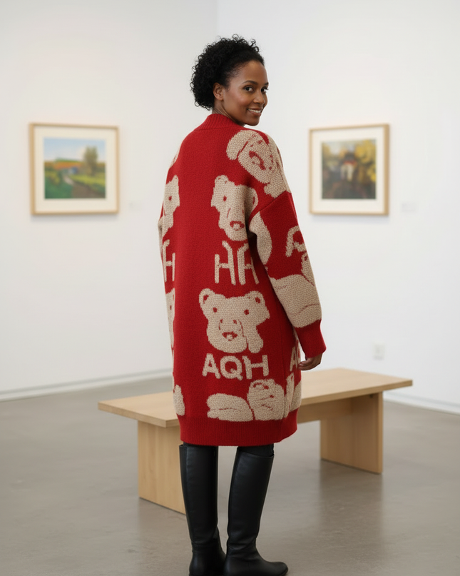 Roter Strickmantel mit Bären Print - Oversize & Knopfleiste - Ansicht 2