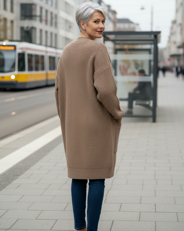 Taupefarbener Oversize Strickmantel mit Taschen - Ansicht 2